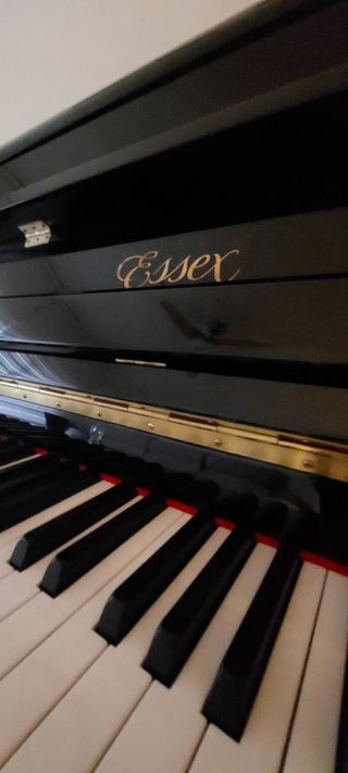 piano vertical Essex