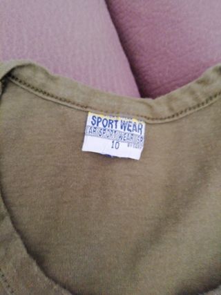 2 canotte e un pantalone corto con tasconi