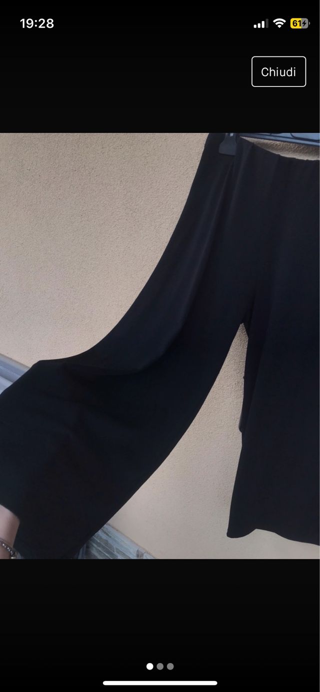 Pantaloni neri a palazzo