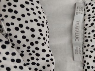 Falda larga blanca con topos negros