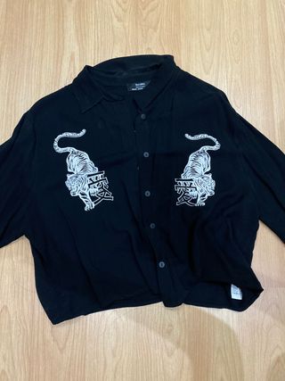 camisa bershka japonesa tigres