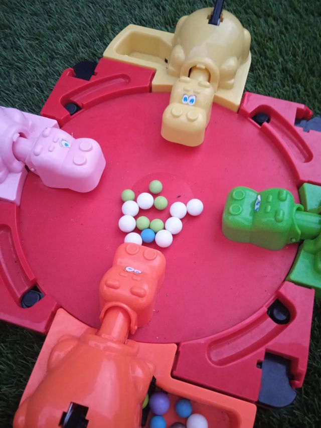 Tragabolas, juego de mesa