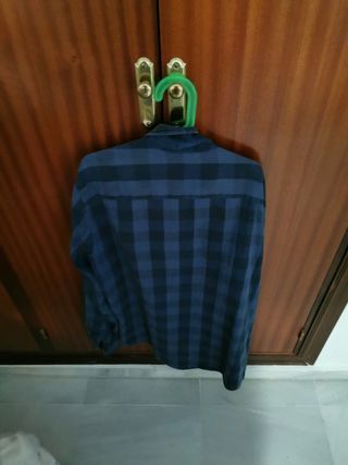 Camisa del Pull and Bear a cuadros azules, talla M