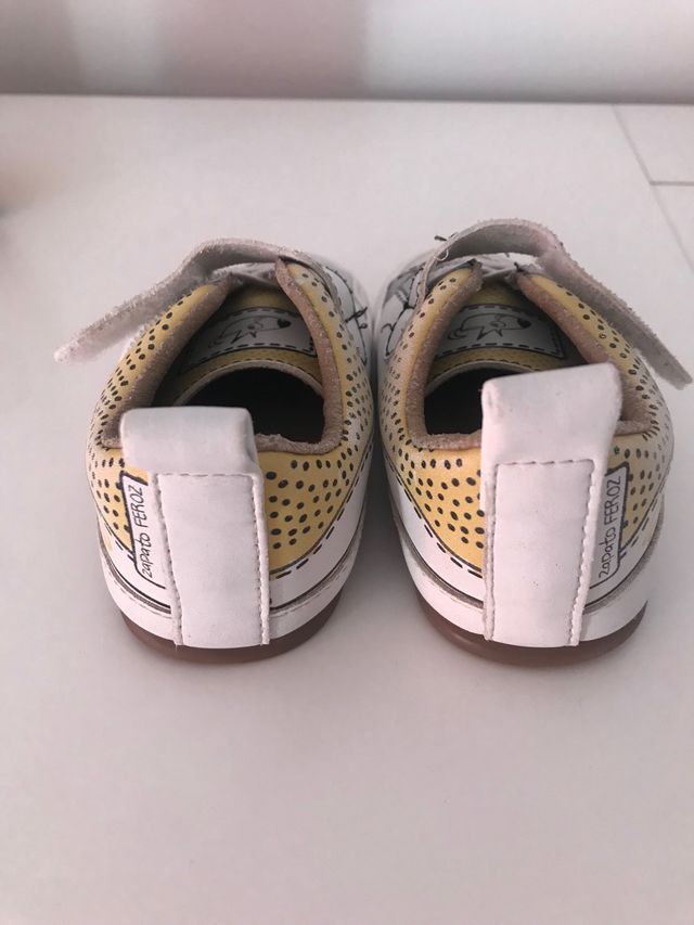 Zapato Feroz Paterna cómic L amarillo