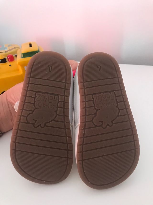 Zapato Feroz Paterna cómic L amarillo