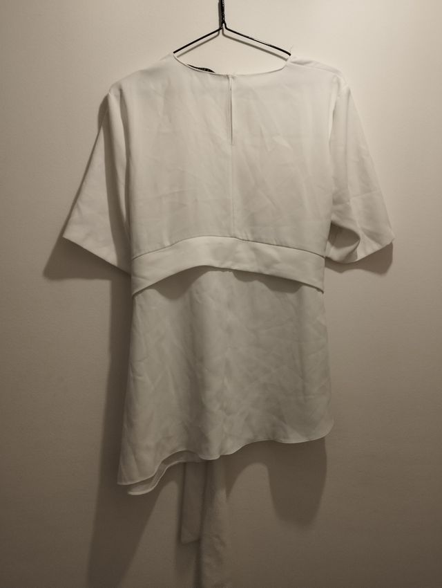 Camisa cuello redondo  manga corta con cinturón