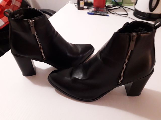 stivaletto pelle nero con cerniera