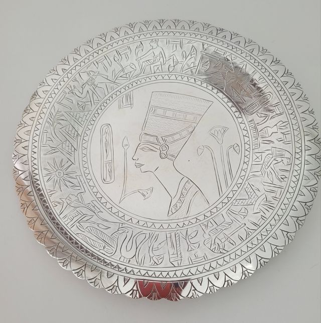 Plato egipcio de plata decorativo