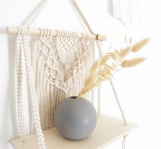 Estantería boho de macramé modelo Alba