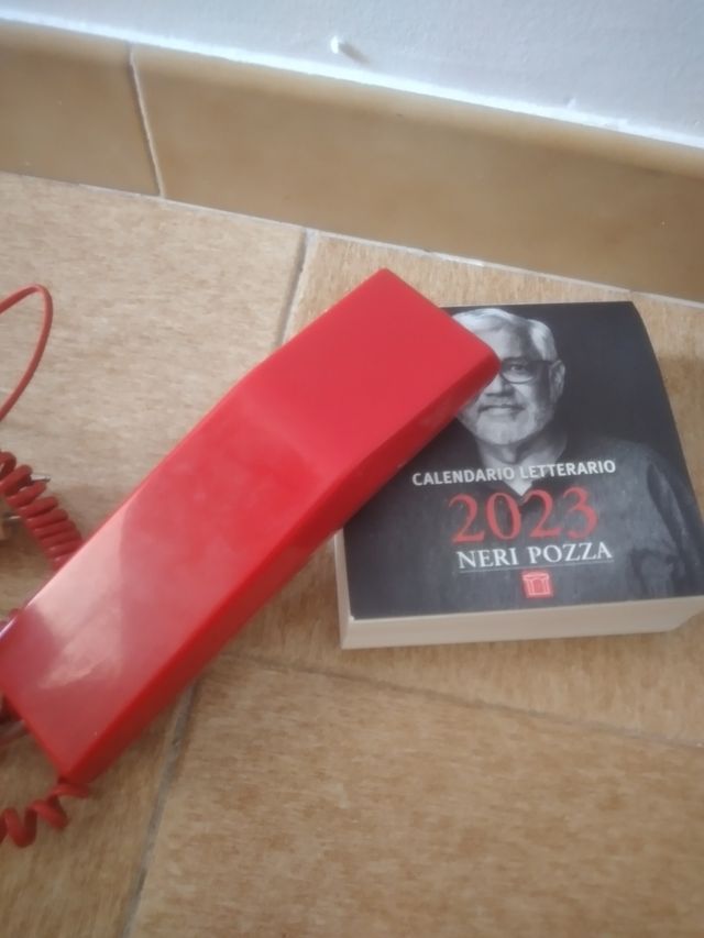 telefono vintage rosso.taurus