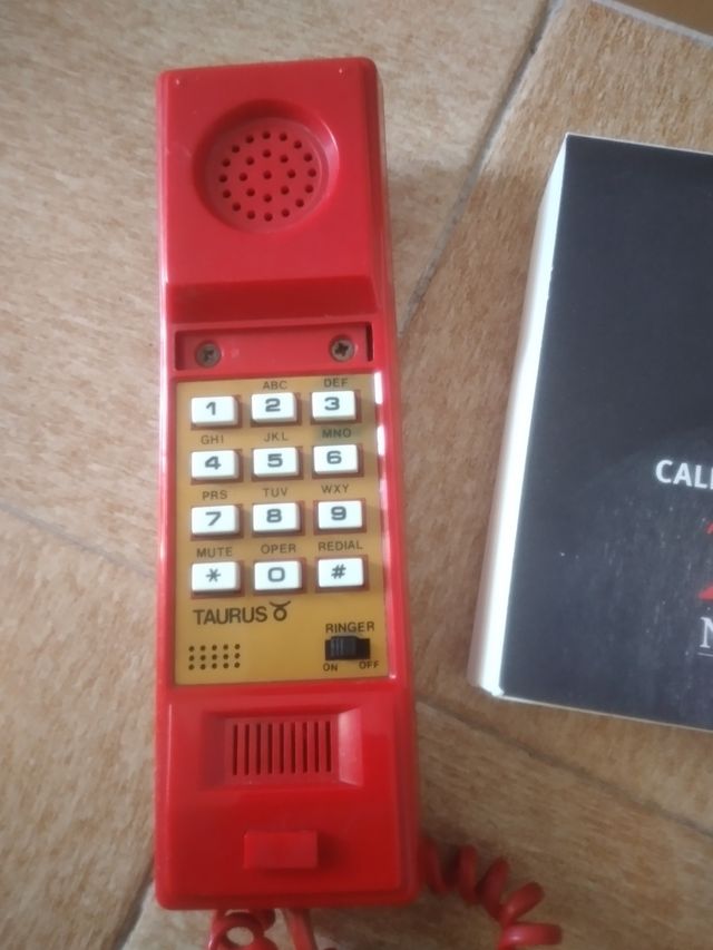 telefono vintage rosso.taurus