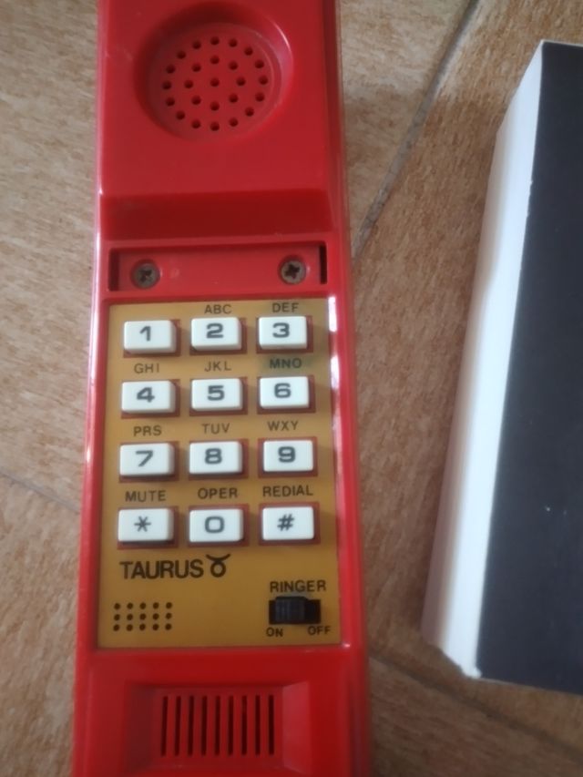 telefono vintage rosso.taurus