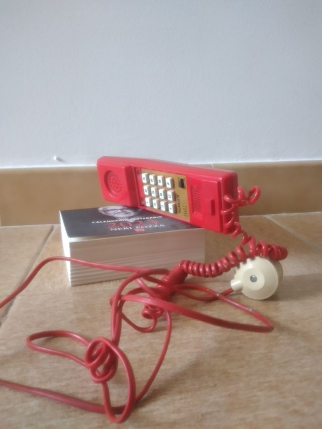 telefono vintage rosso.taurus