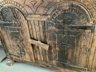 2 Alacenas antiguas de madera, Leioa, Bizkaia.