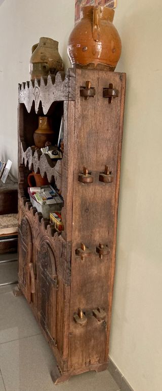 2 Alacenas antiguas de madera, Leioa, Bizkaia.