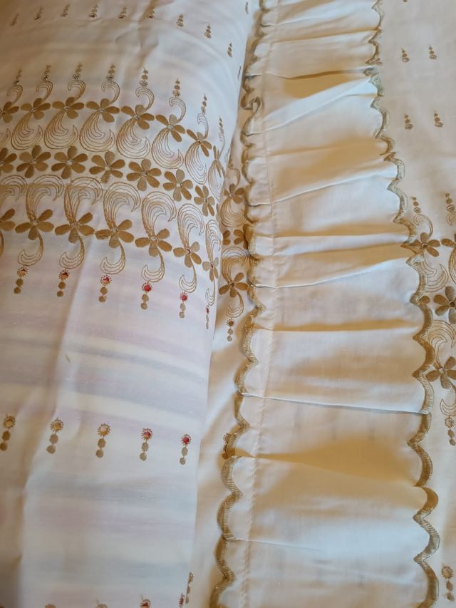 Colcha bordada  para cama 1'35