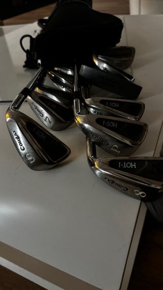 11 palos de golf Couga con funda boomerang.