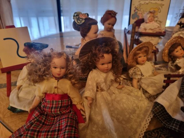 Colección muñecas época de porcelana