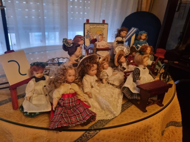 Colección muñecas época de porcelana