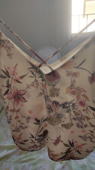 Blusa de tirantes floral