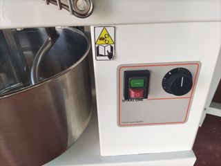 AMASADORA CABEZAL FIJO 21 LITROS