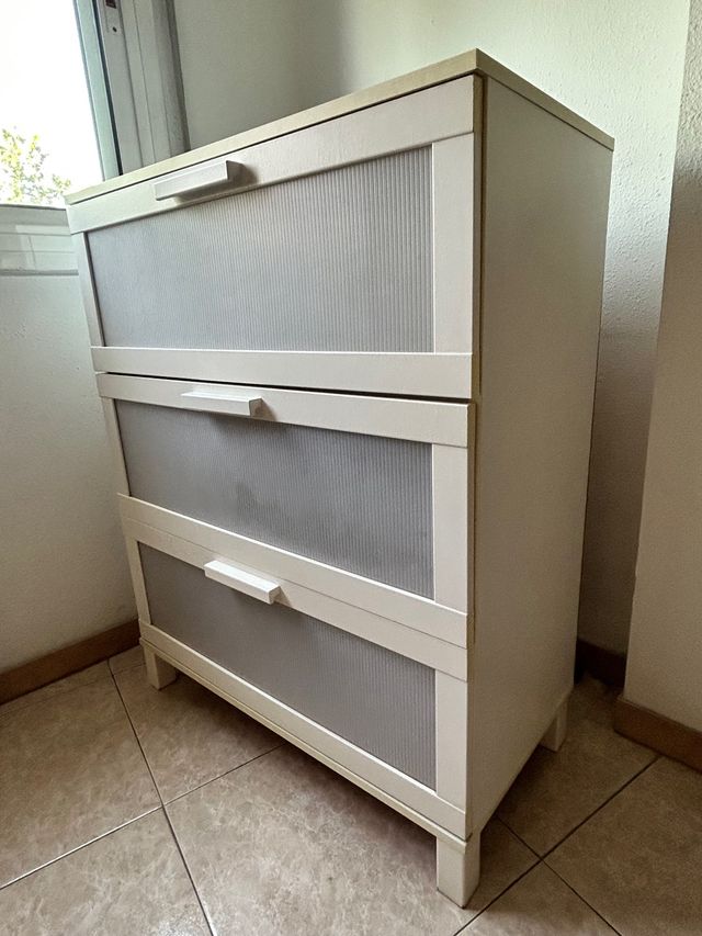 Cómoda de tres cajones Malm de IKEA de segunda mano por 25 EUR en Rubí