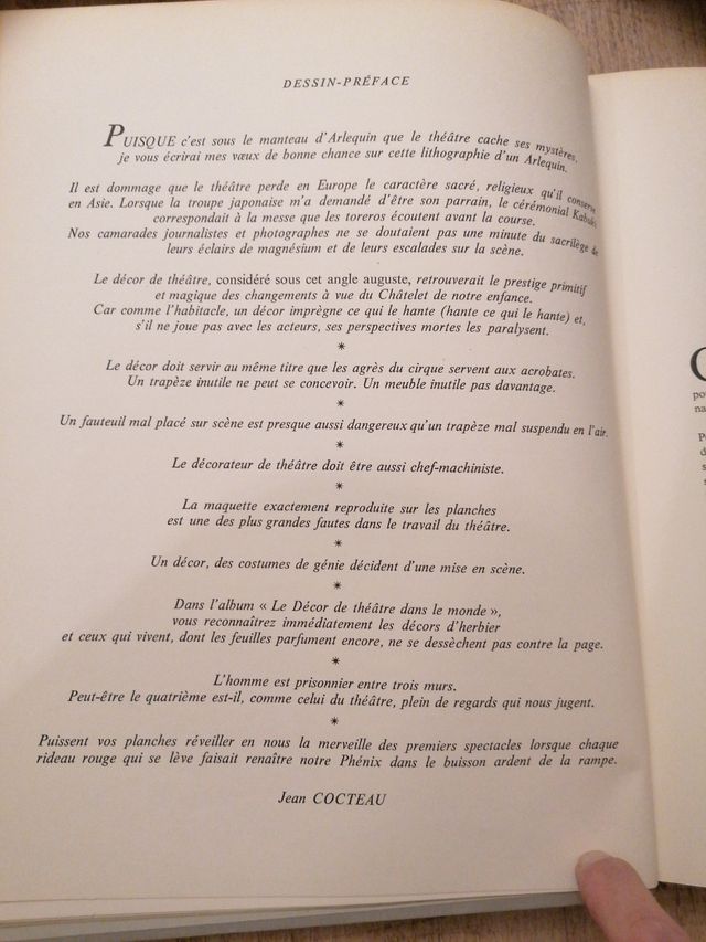 Le Decor de Theatre dans le Monde