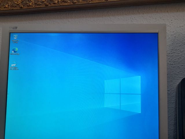 Vendo una torre con Windows 10 pro