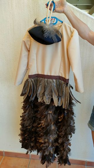 Disfraz época plumas