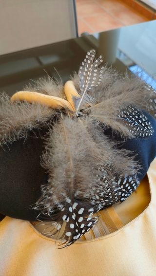 Disfraz época plumas