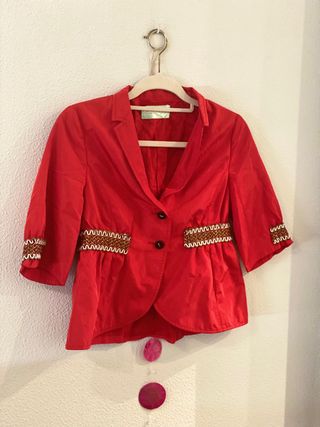chaqueta roja fiesta 
