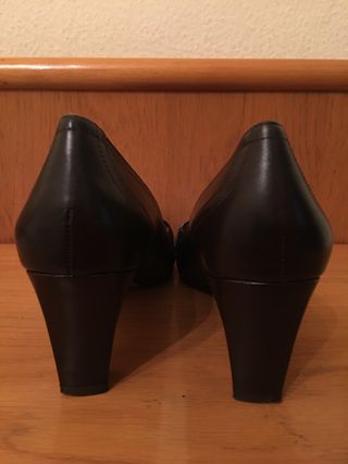 LOTTUSSE - zapatos mocasines tacon 39