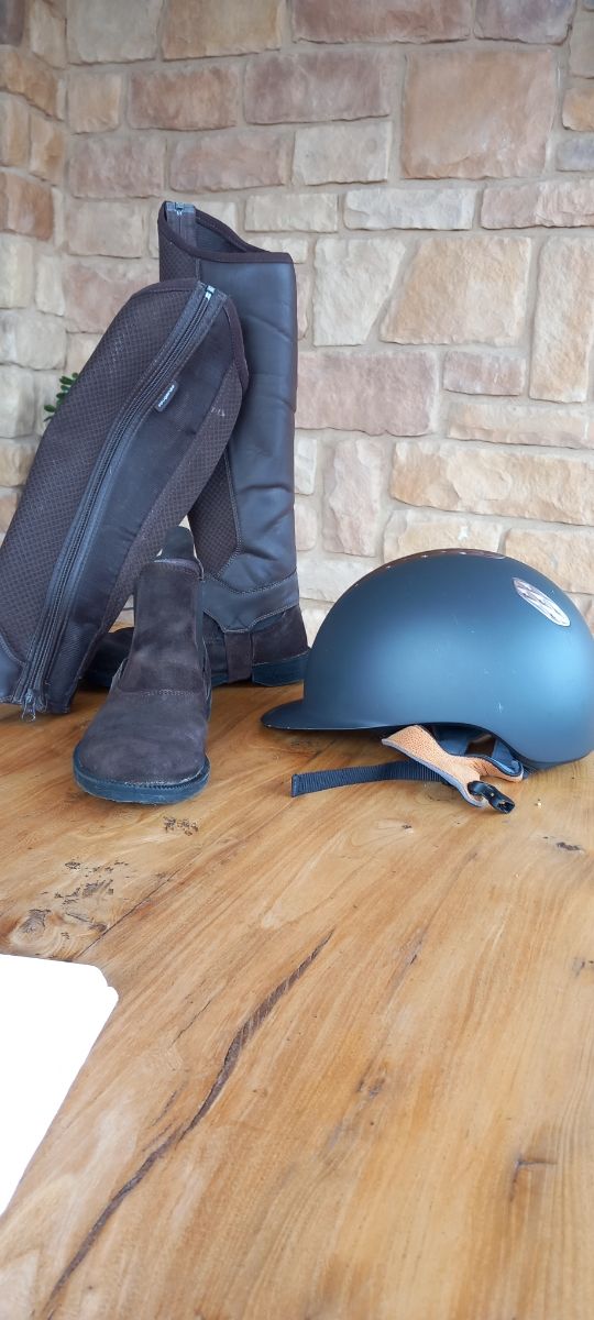 casco hipica , polainas y botines
