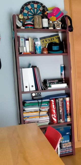 estantería madera lacada