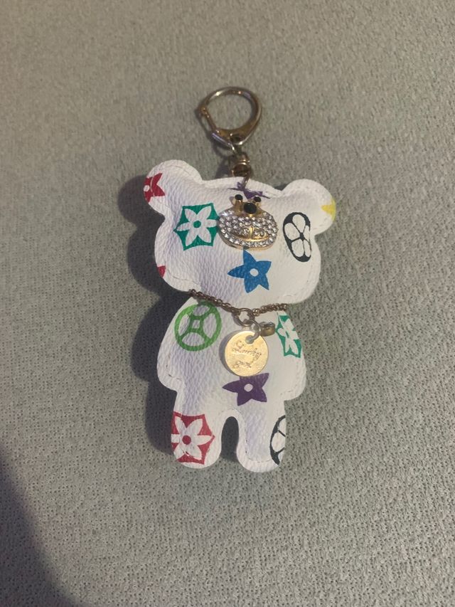 Llavero oso de cuero sintetico