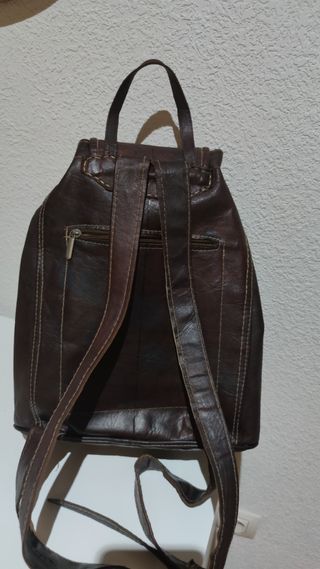Mochila de cuero marrón oscuro