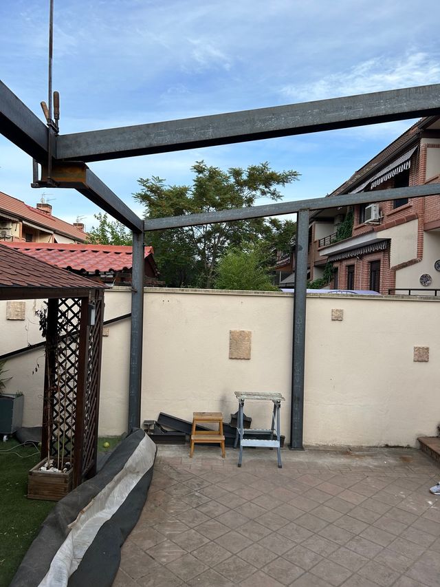 Ristrutturazioni del portico in metallo