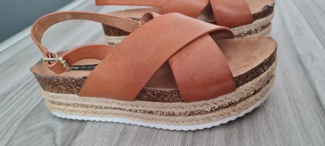 Sandalia Mustang cuero marrón