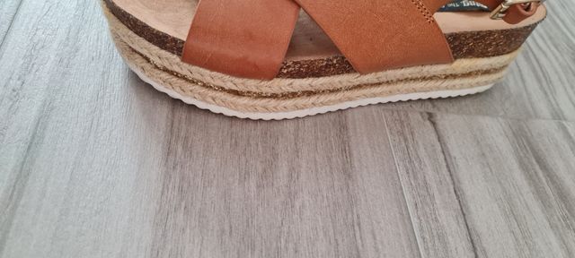 Sandalia Mustang cuero marrón