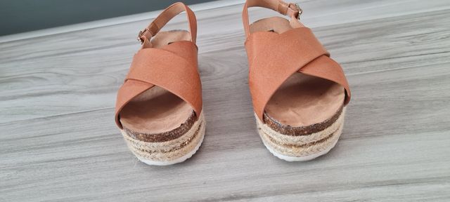 Sandalia Mustang cuero marrón