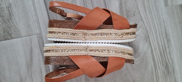 Sandalia Mustang cuero marrón