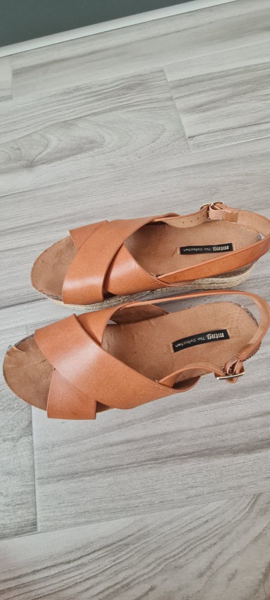 Sandalia Mustang cuero marrón