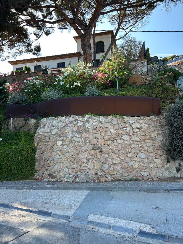 Giardino in acciaio corten