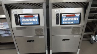 Freidora Industrial Broaster, y 3 productos mas