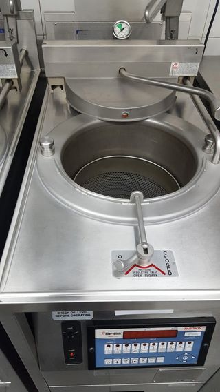 Freidora Industrial Broaster, y 3 productos mas