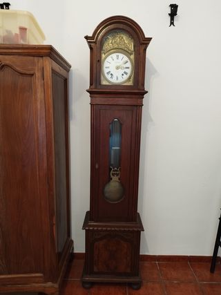 Reloj de pie antiguo