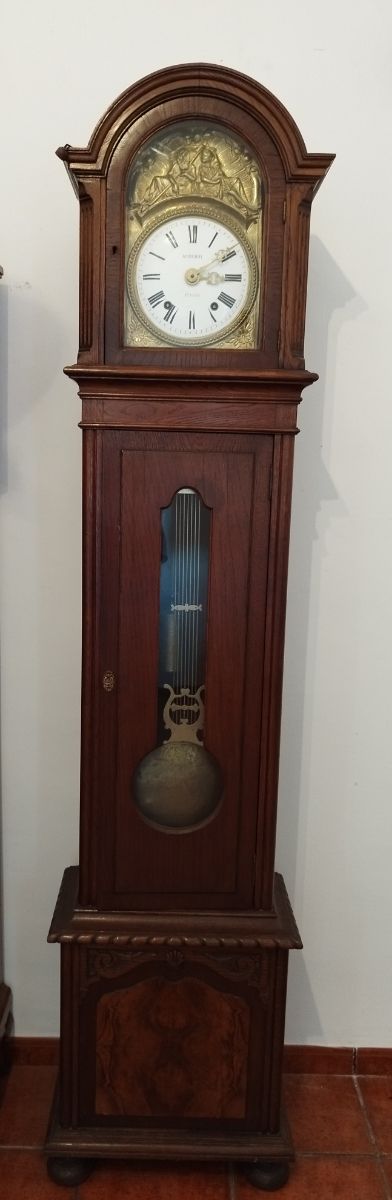 Reloj de pie antiguo