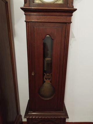 Reloj de pie antiguo