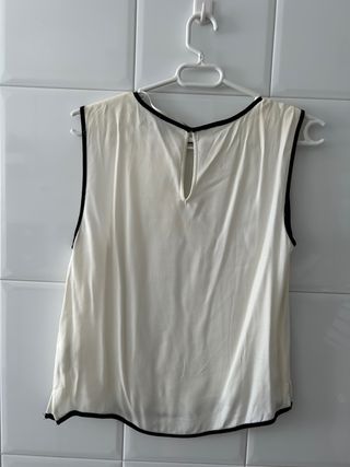 Blusa blanca y negra de Zara