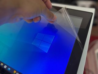 Mini PC + Pantalla táctil